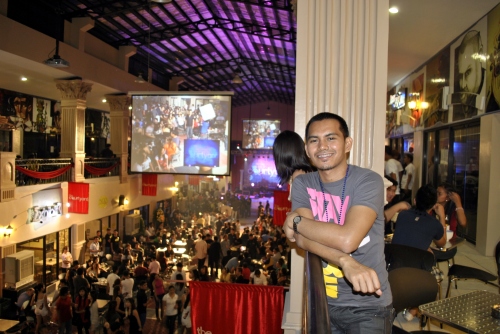 Julius Mariano at the Courtyard, Angeles City